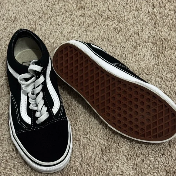Vans Black and White Women's Shoes - Picture 2 of 3